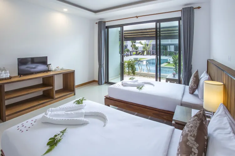 ห้องดีลักซ์เตียงใหญ่หรือเตียงแฝดพร้อมทางเข้าสระว่ายน้ำ