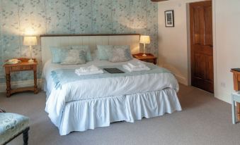 Dragon Hotel - Housity