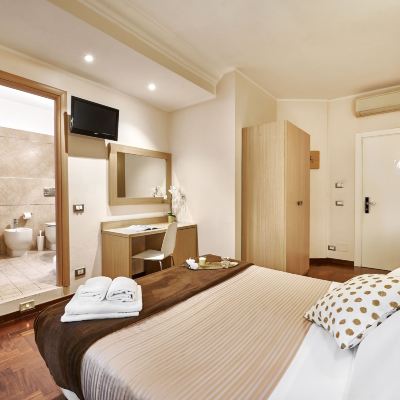 Double Room La Piccola Maison Promo Code
