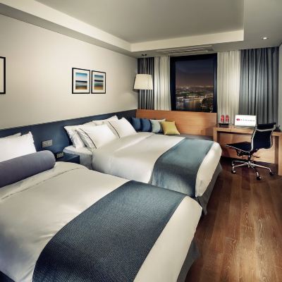 1 Double 1 Single Bed Deluxe Room 라마다 군산호텔 쿠폰