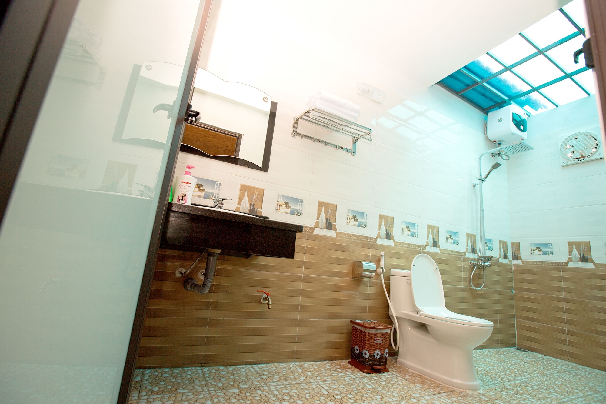 豪华平房， 2张大床， 无烟房， 湖景