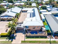 Emerald Central Palms Motel Hotele w: 
