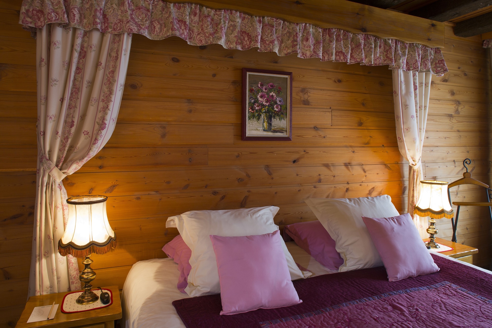 四人房，山景角落，二楼，南向，阳台，花园景观