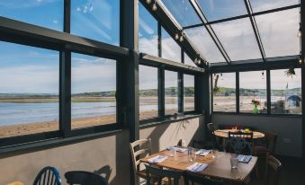 The Royal George - Housity