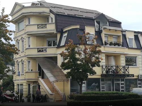 带阳台的三人房