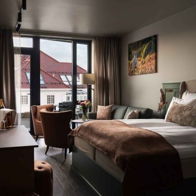 Junior Suite Dr. Holms Hotel Promo Code