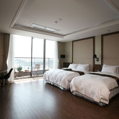 Deluxe Room with Ocean View (Terrace)
