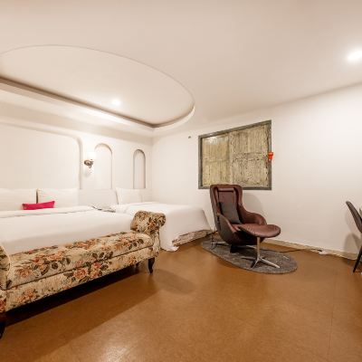 Deluxe Room (Twin Bed, Massage Chair)