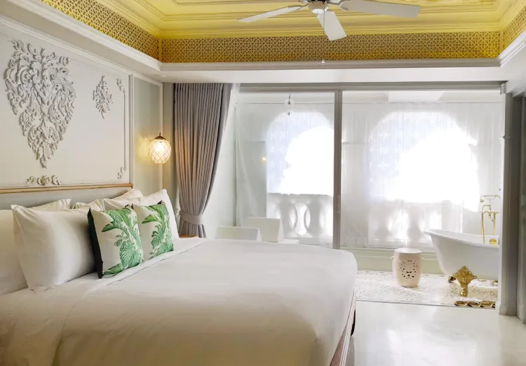 ห้องนอนพร้อมระเบียง