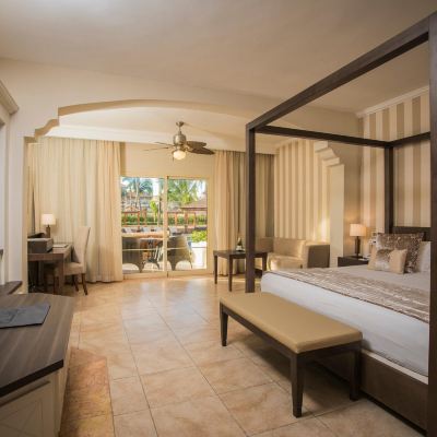 Majestic Junior Suite with Swim Up