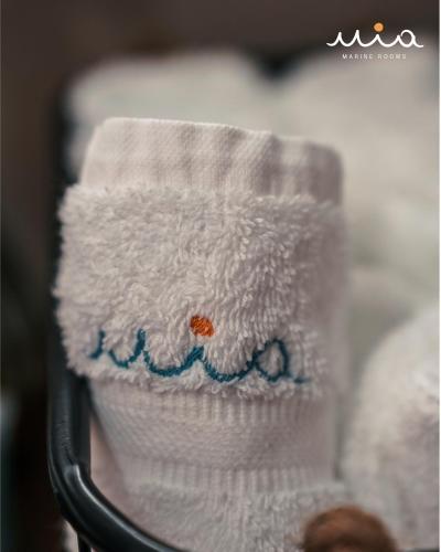 带阳台和海景的豪华双人房