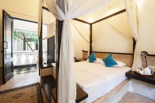 带私人泳池的五卧别墅