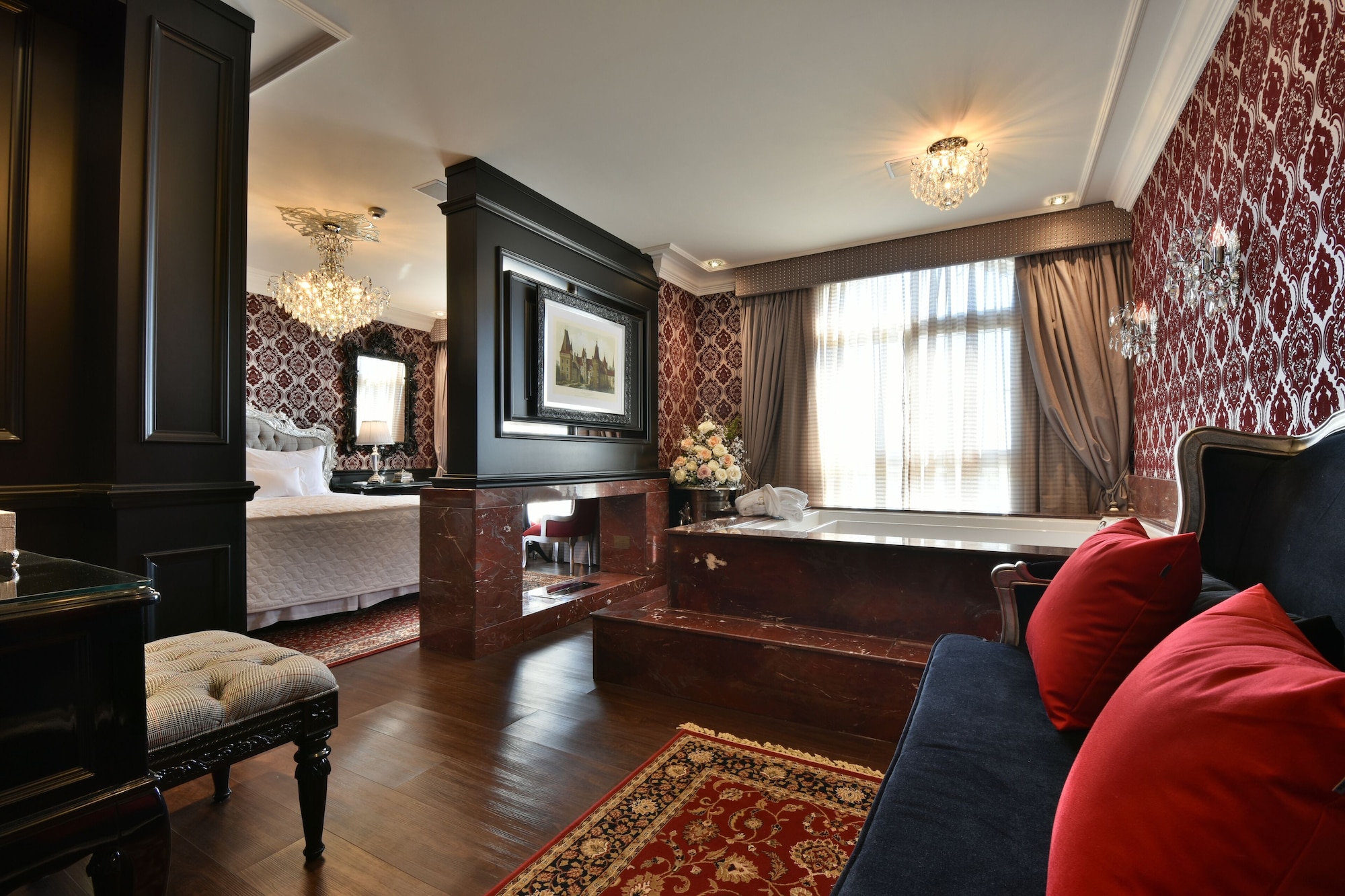 帝国大师套房，带按摩浴缸（套房）