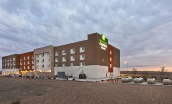 Holiday Inn Express & Suites ​GREEN RIVER​