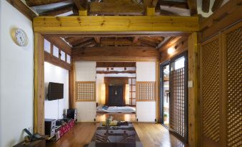 Xiwoo Hanok Guesthouse