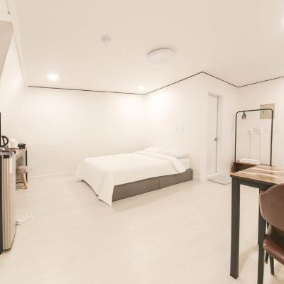 C-타입 2인용 침대 (욕조 포함, 1 더블 침대, 조리 불가) 맘모스 리조텔 쿠폰