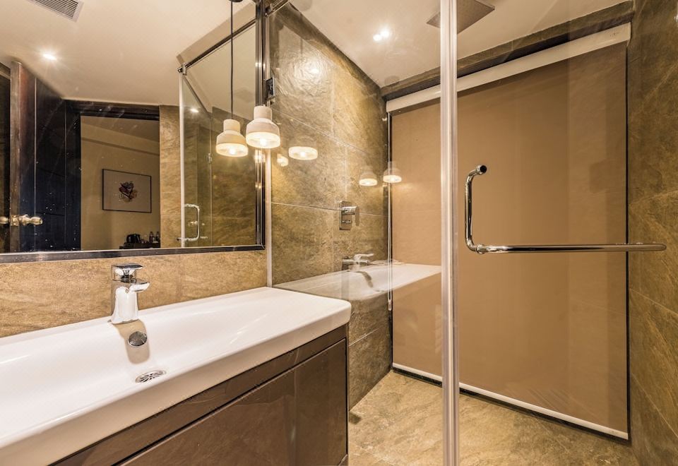 套房 - 帶陽台（Kanchenjunga）