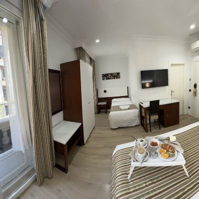 Triple Room with View Hostal Abadia Madrid Promo Code