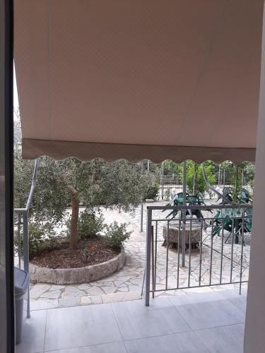 三人間（園景）