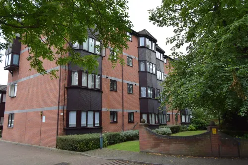 1-Bed Apartment in Croydon -Free Parking, Wifi