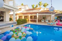 Beachfront 8Br Villa with Pool & Maid