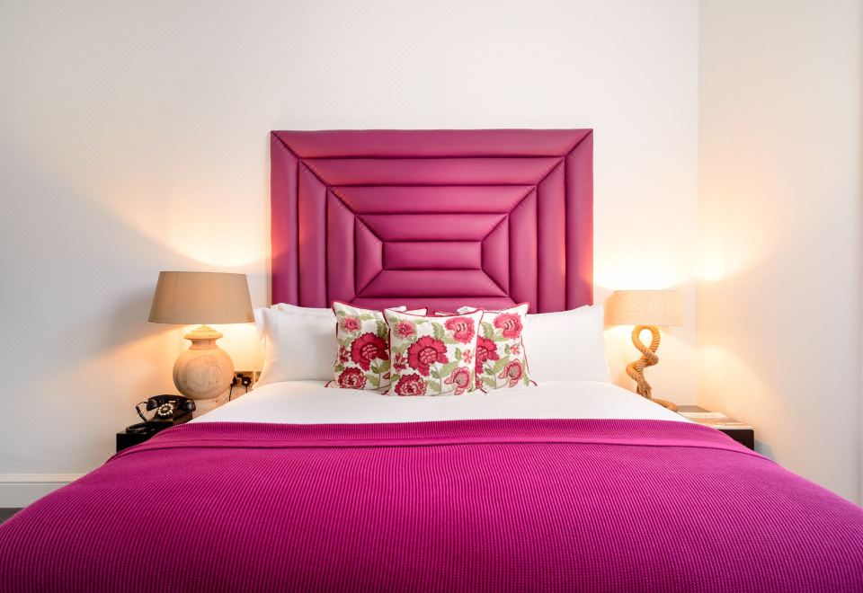 Black IvyStandard Double Room, 1 King Bed