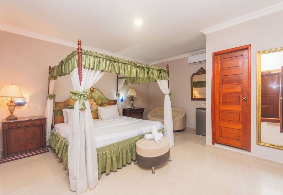 豪华双人房， 1张特大床， 空调