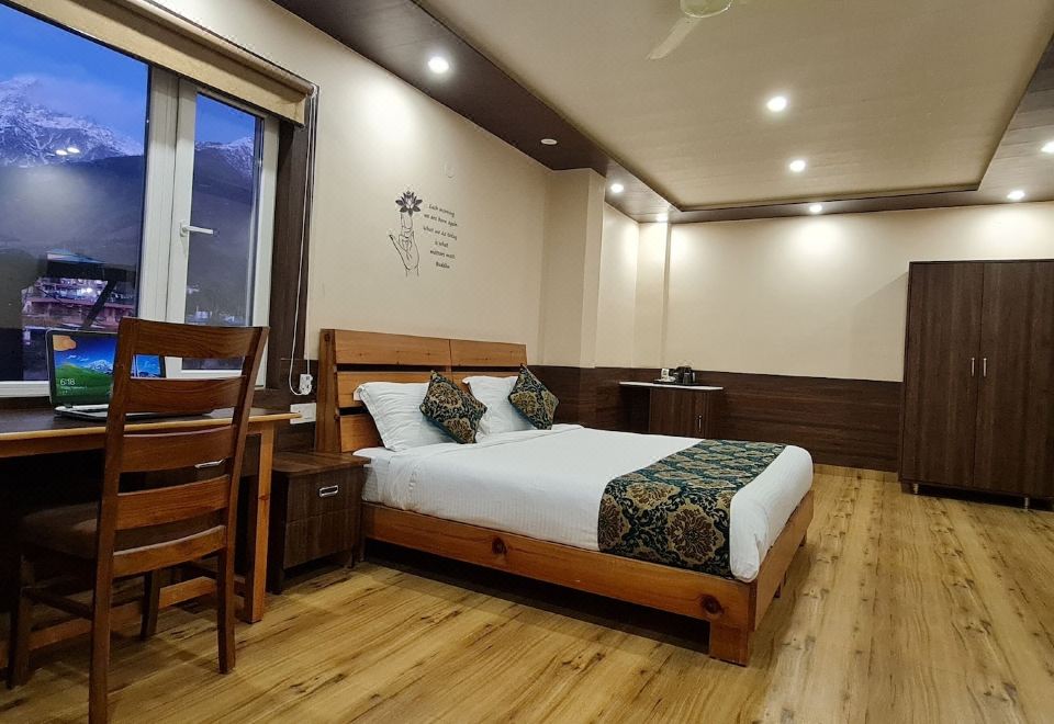 山景甄选特大床房