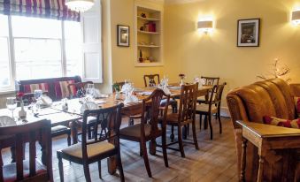 Dragon Hotel - Housity