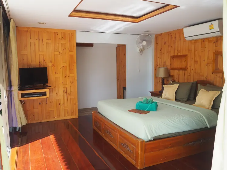 บ้านเตียงแฝดสไตล์ไทยพร้อมทิวทัศน์สวน