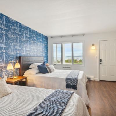 Lake View Double Queen Suite Bay Inn of Petoskey Promo Code