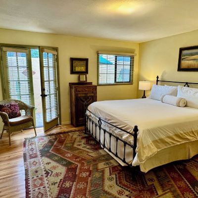 One-Bedroom Suite Blue Iguana Inn Promo Code