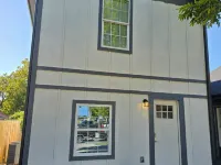Bluebonnet Cottage Duplex in Downtown Denison--Perfect Blend of Charm & Comfort โรงแรมในเดนิสัน