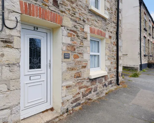 Primrose Cottage Hotels in Par