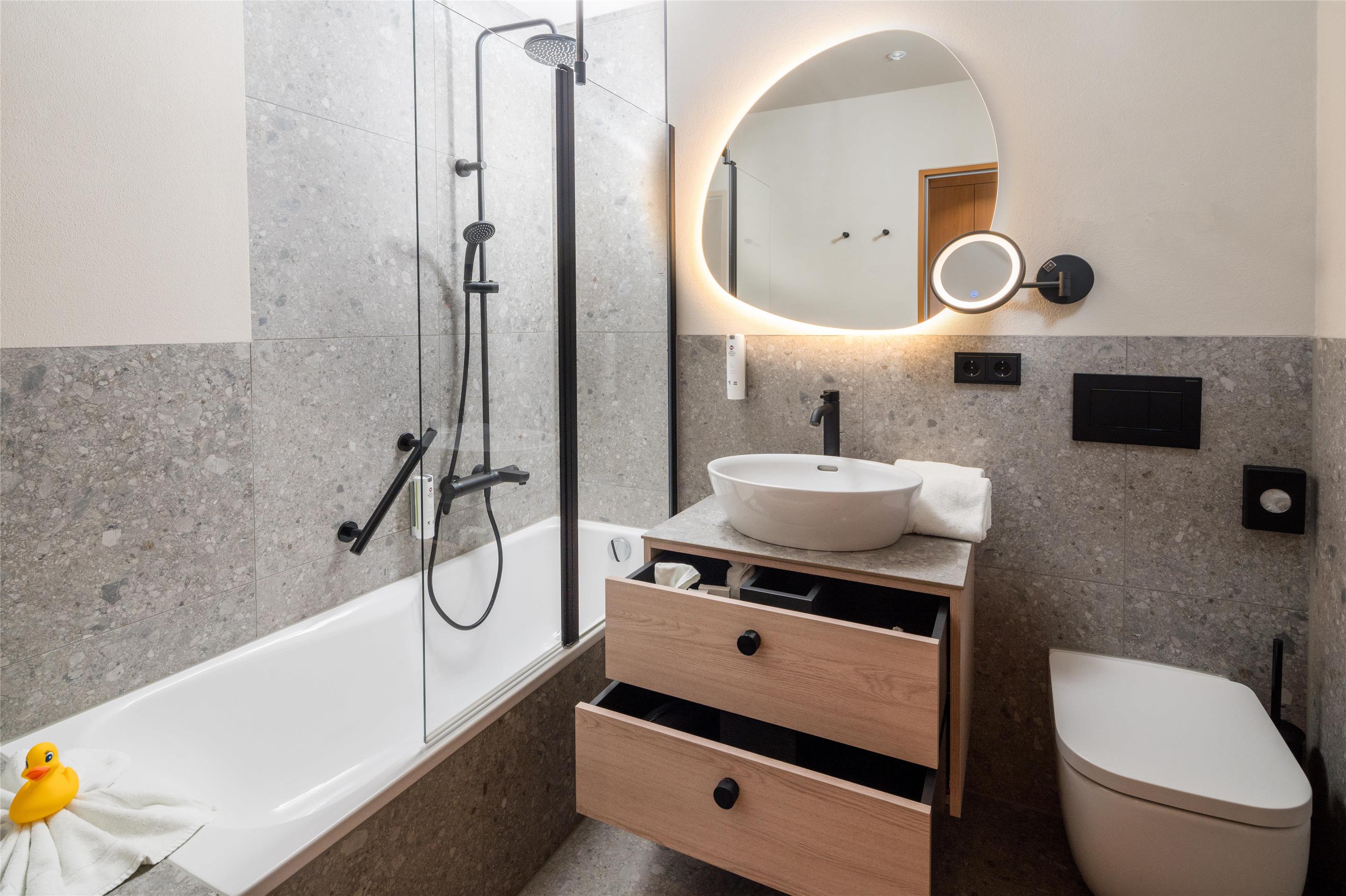 1 Double Bed, Junior Suite, Balcony, Street Side, Sitting Area, Full Breakfast