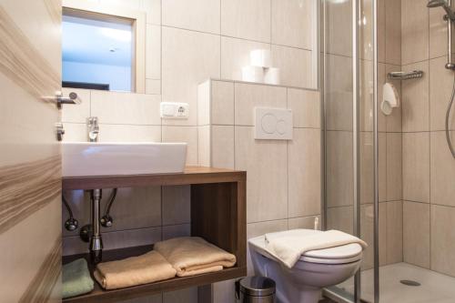 带露台的三卧室公寓