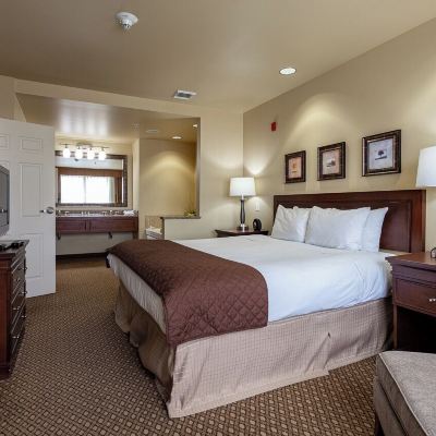 Luxury Suite, 1 King Bed With Sofa Bed, Non Smoking Jefferson Street Inn, a Member of Radisson Individuals Promo Code