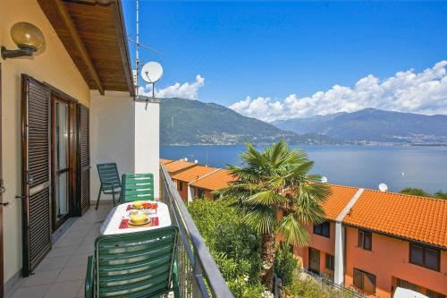 可以观赏湖泊景观并设有阳台的一卧室公寓