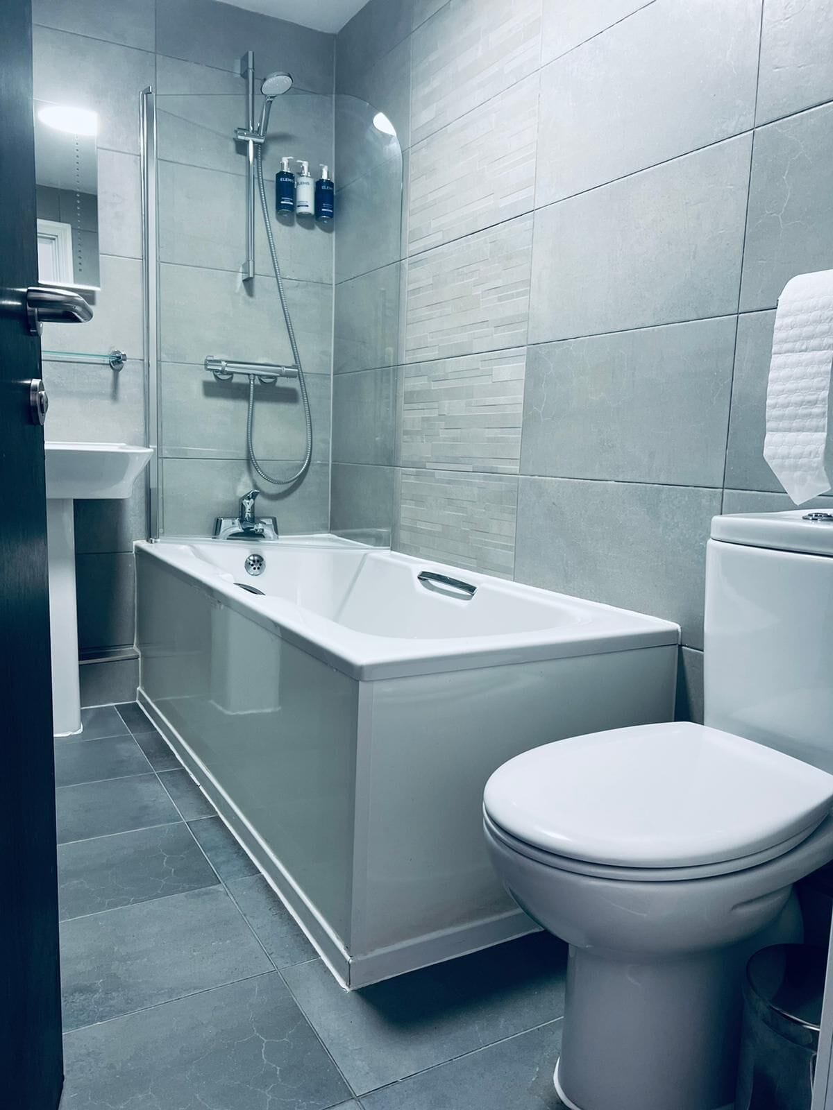 古典双床或双人房，1张特大床，海景，面向海