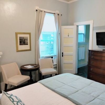 Standard One-Bedroom Room Cherokee Lodge Promo Code
