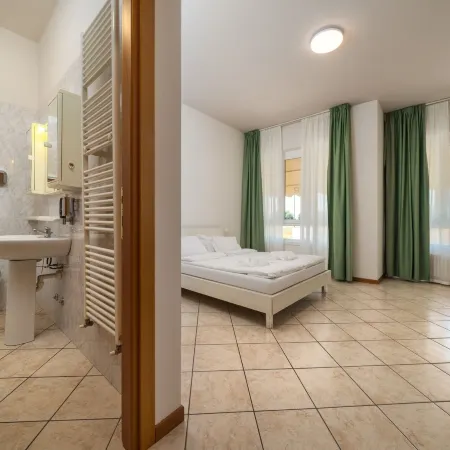 HOTEL MAX LAZISE