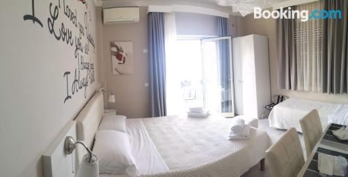 带阳台的标准三人间，享有海景