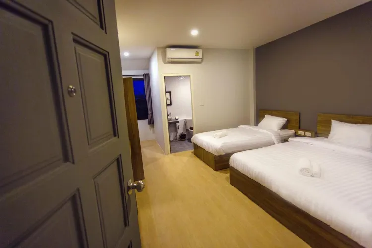 1 King and 1 Single Bed