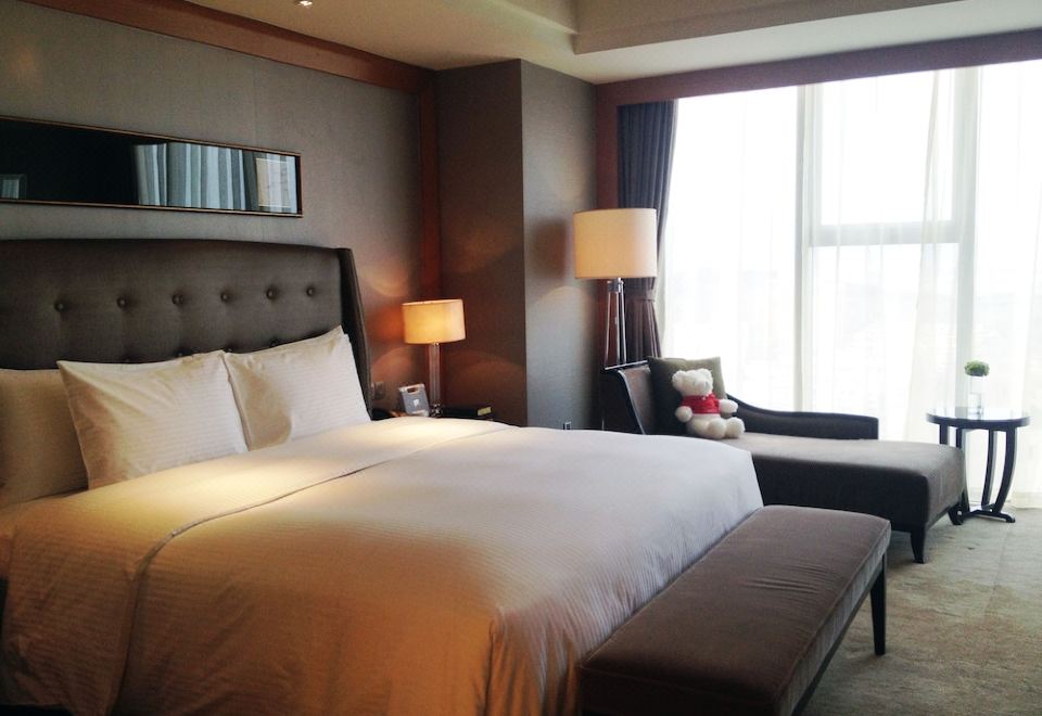 行政豪华大床房（乾湿分离浴室+吹风机）