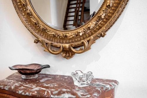 带阳台和海景的两卧室公寓