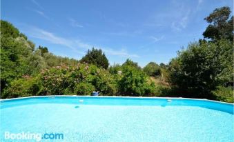 Stunning Home in la Garde with 2 Bedrooms, Internet and Outdoor Swimming Pool