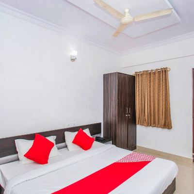 Classic Double Or Twin Room OYO 13941 NR Suites Promo Code