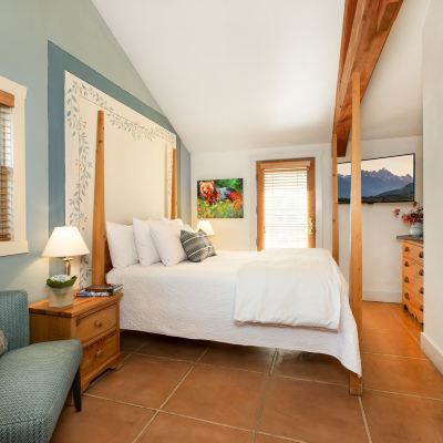 Queen Room The Alpine House Promo Code