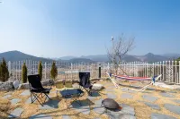 The Hill Glamping