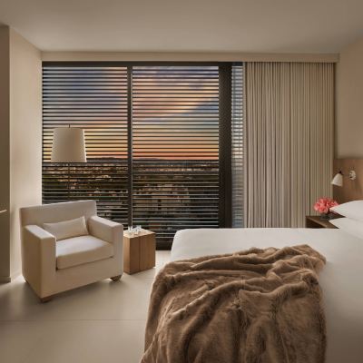 高級一卧室特大床套房帶梳化床 西荷里活艾迪遜酒店優惠